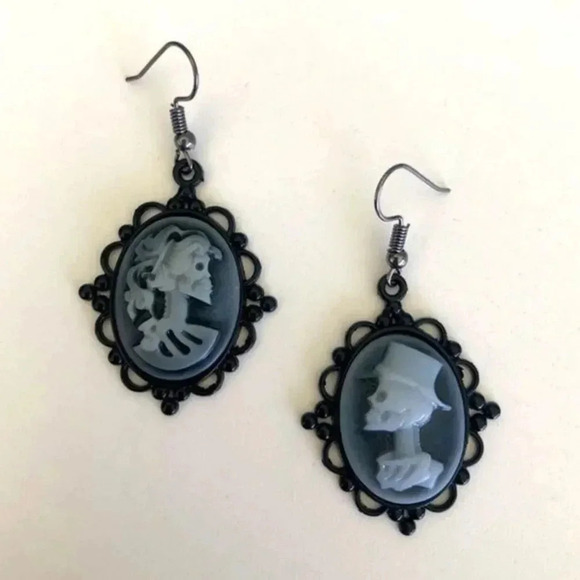 Skull Skeleton Cameo Halloween Goth Victorian Antique Style Black Earrings NWT - Picture 1 of 4